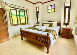 Villa Mona-Beachfront Sunset Peaceful Garden Villa