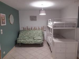 studio bas de villa, jardin et spa (été seulement)