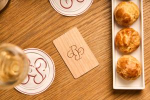 Hotels Hostellerie Du Chapeau Rouge : photos des chambres