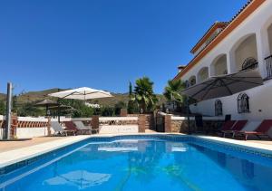 Spacious Villa with Exceptional Views in Malaga