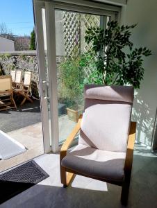 Large 5-Bedroom House in Plymouth with off road parking and disabled access apartment, Sleeps 15, near micro brewery, pubs, eateries, boutique shops, Argyle, free Netflix, in the heart of Plymouth - Dogs welcome - Hosted by Absolute Accommodation Ply