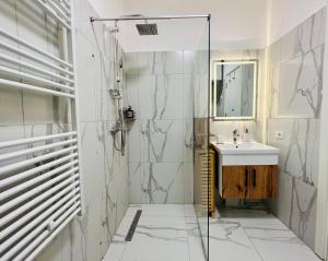 Tirana - GGpremiumstays deluxe - 2 double bedrooms luxury apartment with balcony