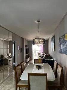 Apartamento de luxo a poucos metros da praia - 伊利利