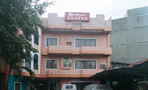 RedDoorz at La Maria Pension And Tourist Inn