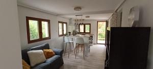 Hilltop Cottage in Szentendre, mountain view, terrace, garden