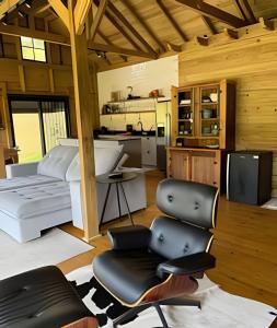 Refúgio Rural: Chalé de Luxo com Jacuzzi e Lareira