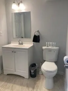 Large bedroom with en-suite bathroom - Naugatuck