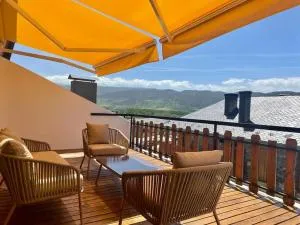 Magnifico ático con vistas, parking y piscina - Caixáns