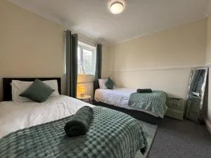 Olive House Long Stays Sleeps 8 Free Parking - Broad Blunsdon