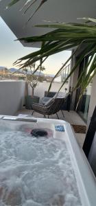 Bien design avec jacuzzi et piscine