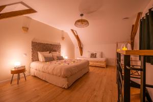 Maisons de vacances La Grange Clyna - Love Room : photos des chambres