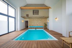Maisons de vacances La Grange Clyna - Love Room : photos des chambres