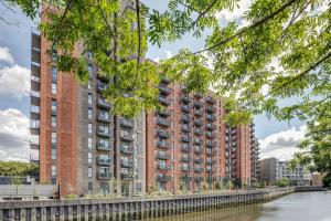 Modern, Spacious 2bed, 2bath apartment in Barking