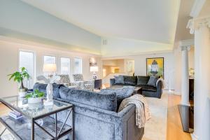 The White Elephant Inn Getaway w Pool & Hot Tub!