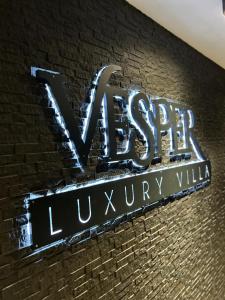 Luxury Villa Vesper- Private Heated Pool, Hot Tub, Rooftop, Starlink