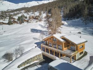 New high standing chalet