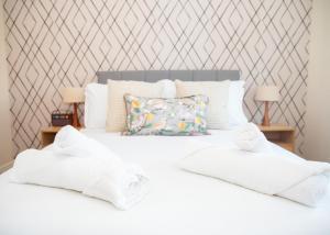 4x Bed Elegant Home with Parking