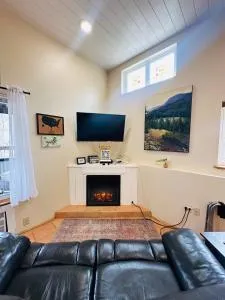 Henry Hollow Retreat Terrace - Gentry