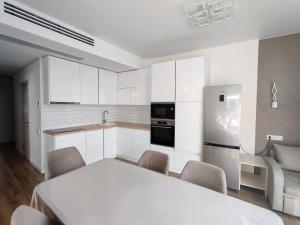 Bright large apartment in White Sails