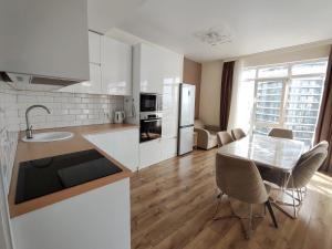 Bright large apartment in White Sails