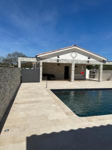 Maisons de vacances Dependance maisonnette paisible piscine privee : photos des chambres