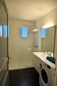 Maisons de vacances Maison Les Chenes - Jacuzzi - Calme & Idealement situe - Clim - Salle de Jeux - Parking : photos des chambres