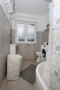 Sunsetview Apartment with balcony