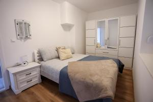 Sunsetview Apartment with balcony