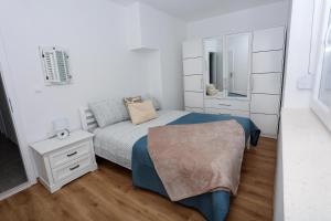 Sunsetview Apartment with balcony