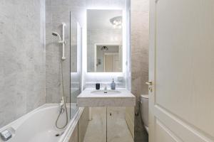 Le Victoria, élégant T2 au bord des plages, piscine, sauna