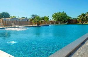 Campings Les mobil homes de Naka, une entree gratuite adulte pour la Reserve Africaine de Sigean : photos des chambres