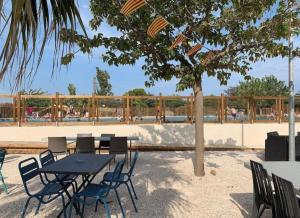 Campings Les mobil homes de Naka, une entree gratuite adulte pour la Reserve Africaine de Sigean : photos des chambres