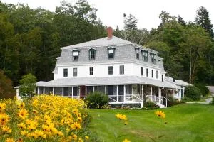 Oakland House Seaside Inn & Cottages - Deer Isle