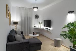 ThAeros Central Apartment Near the Beach!