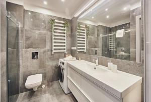 Golden Hour Apartments- Platan 16