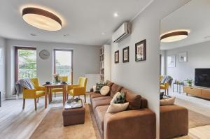 Golden Hour Apartments- Platan 16