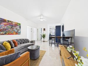 Eco-Luxe Ocean View Villa, Gated with Pickleball & Pool for 10