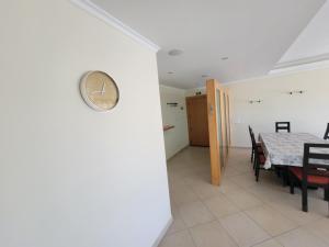 Newly Remodeled 2BD Brilliant Oura Strip 9min beach