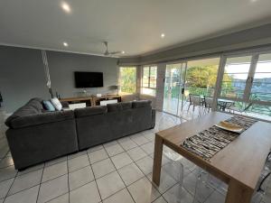 Spacious Getaway at 8 The Manors