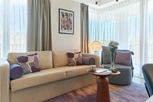 Golden Hour Apartments- Loft H 302