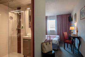 Hotels Hotel du Forum : Chambre Lits Jumeaux Confort avec Douche