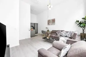 Spacious Modern one bedroom Apartment Near Heathrow - Гейс