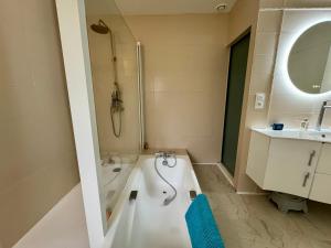 Villas La Villa - Piscine - Billard : photos des chambres