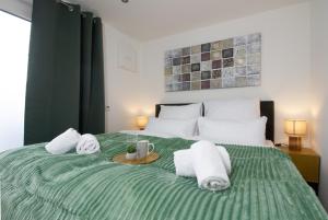 NEU! BeSSa Homes Deluxe Apartment 6 Personen Klima Garten King Size Betten