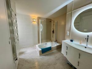 Villas La Villa - Piscine - Billard : photos des chambres