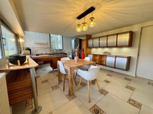 Villas La Villa - Piscine - Billard : photos des chambres
