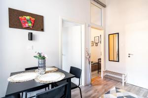 A Cozy Stay for City Wanderers