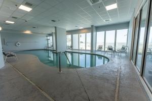 Lighthouse 715 3 Bed, 3 Bath - 3 Pools Right on Beach Walk to Hangout