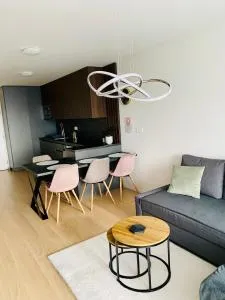 NEW apartment with free garage parking near the airport - Prievoz