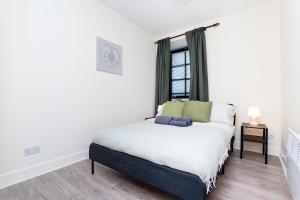 2 Bed Flat-With Parking - By Holiday Homes